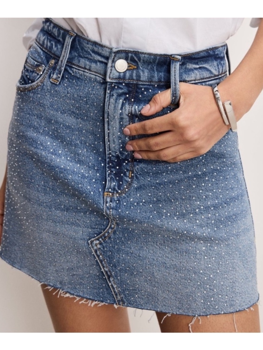 Good American Denim Diamon mini skirt - NWT
Size 4
